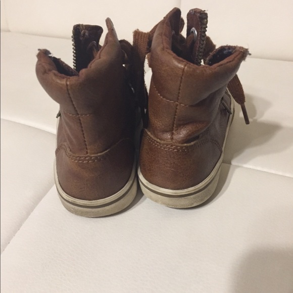 🔴 Cat and Jack size 8 toddler high top sneakers - Picture 3 of 4